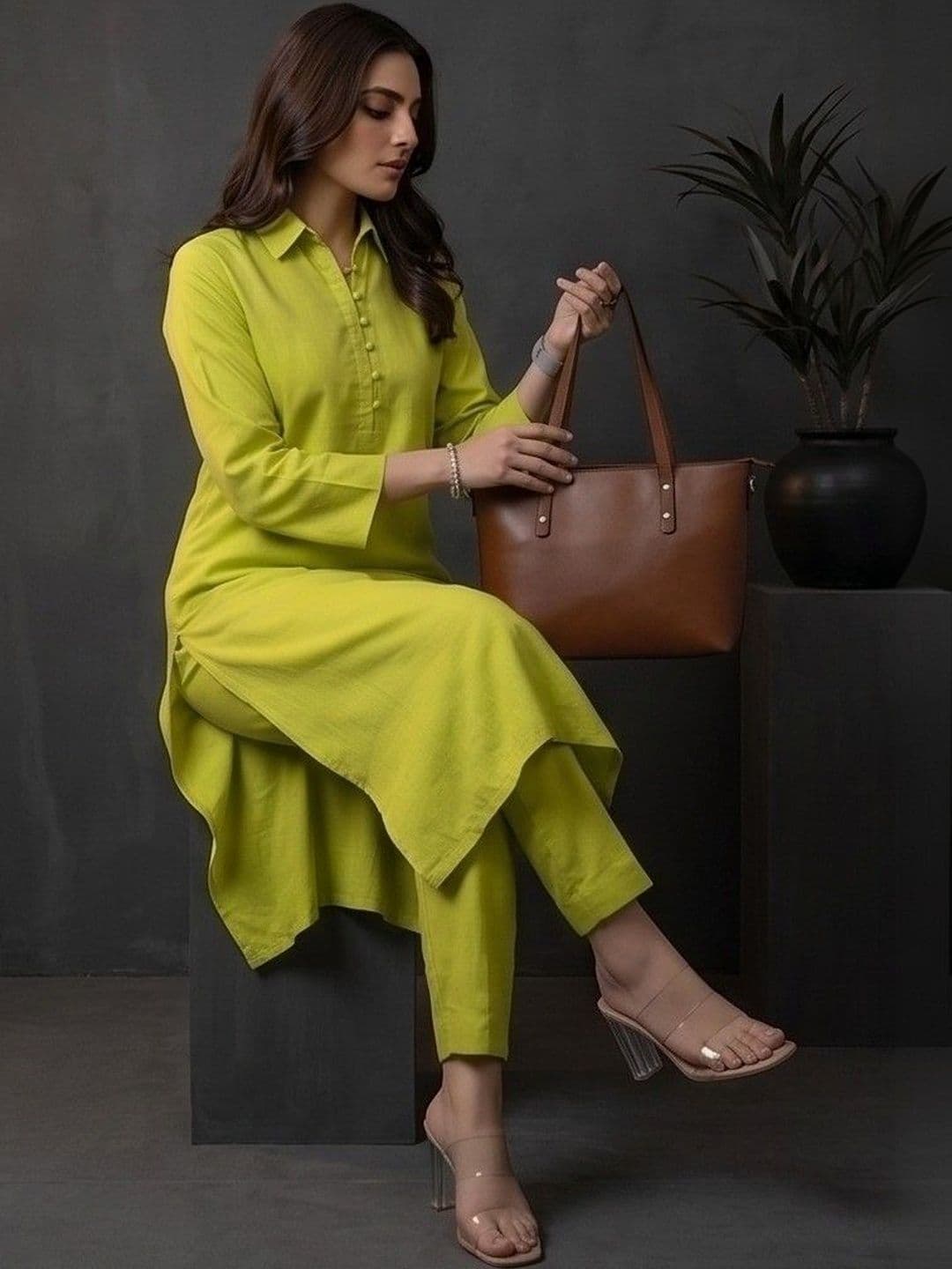 Varanga Women Regular Kurta with Trousers - view 1