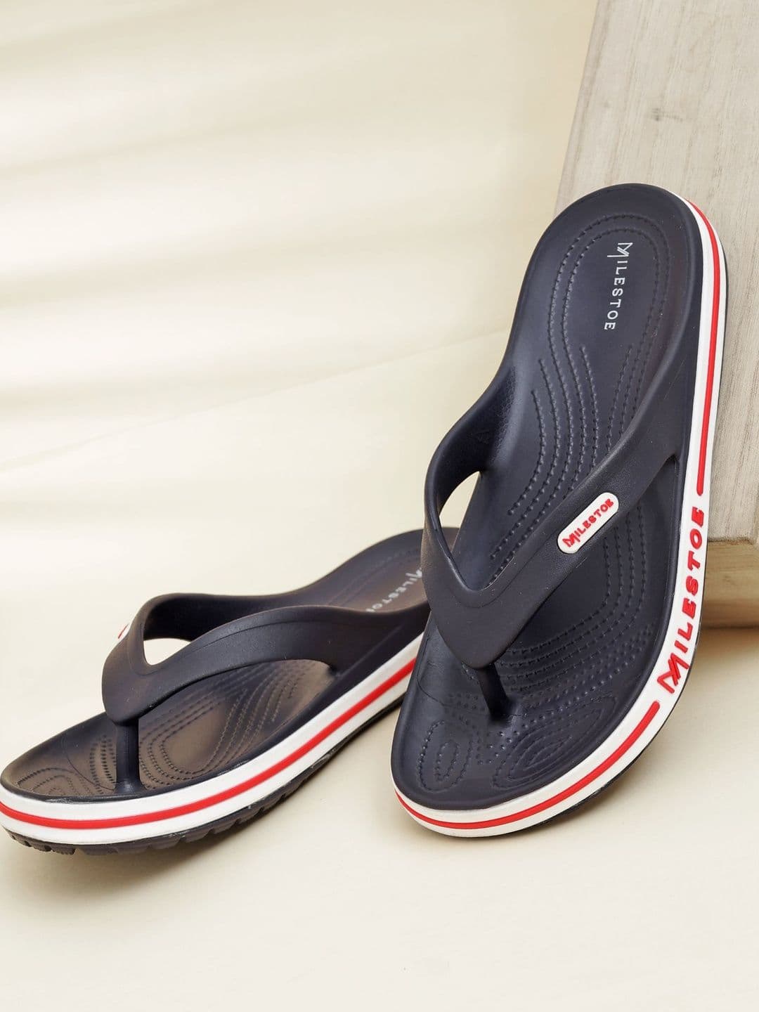 MILESTOE Men Colourblocked Thong Flip-Flops - view 1