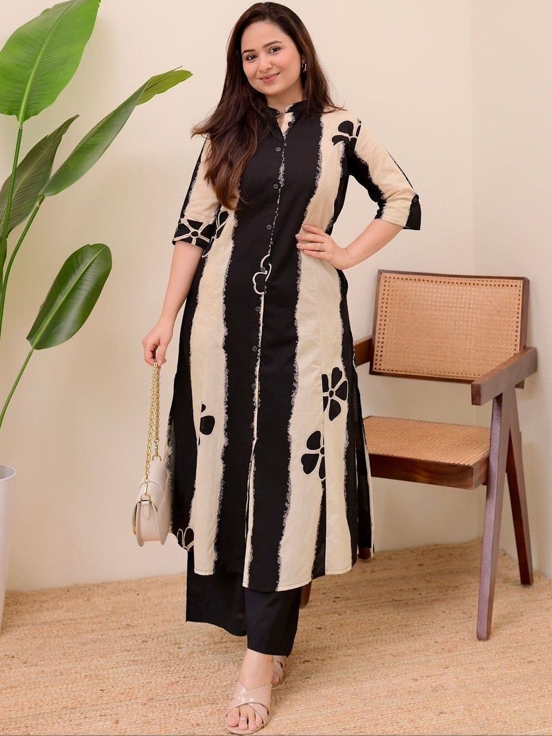 Klere Women Printed Regular Pure Cotton Kurta with Trousers - view 1
