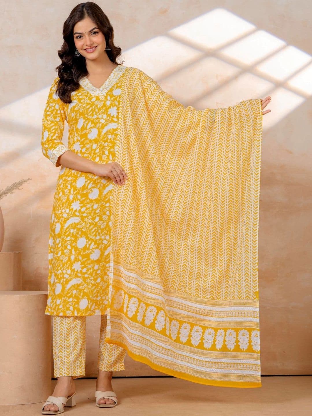 RANI PRINTS Women Floral Printed Regular Kurta with Trousers & With Dupatta - view 1