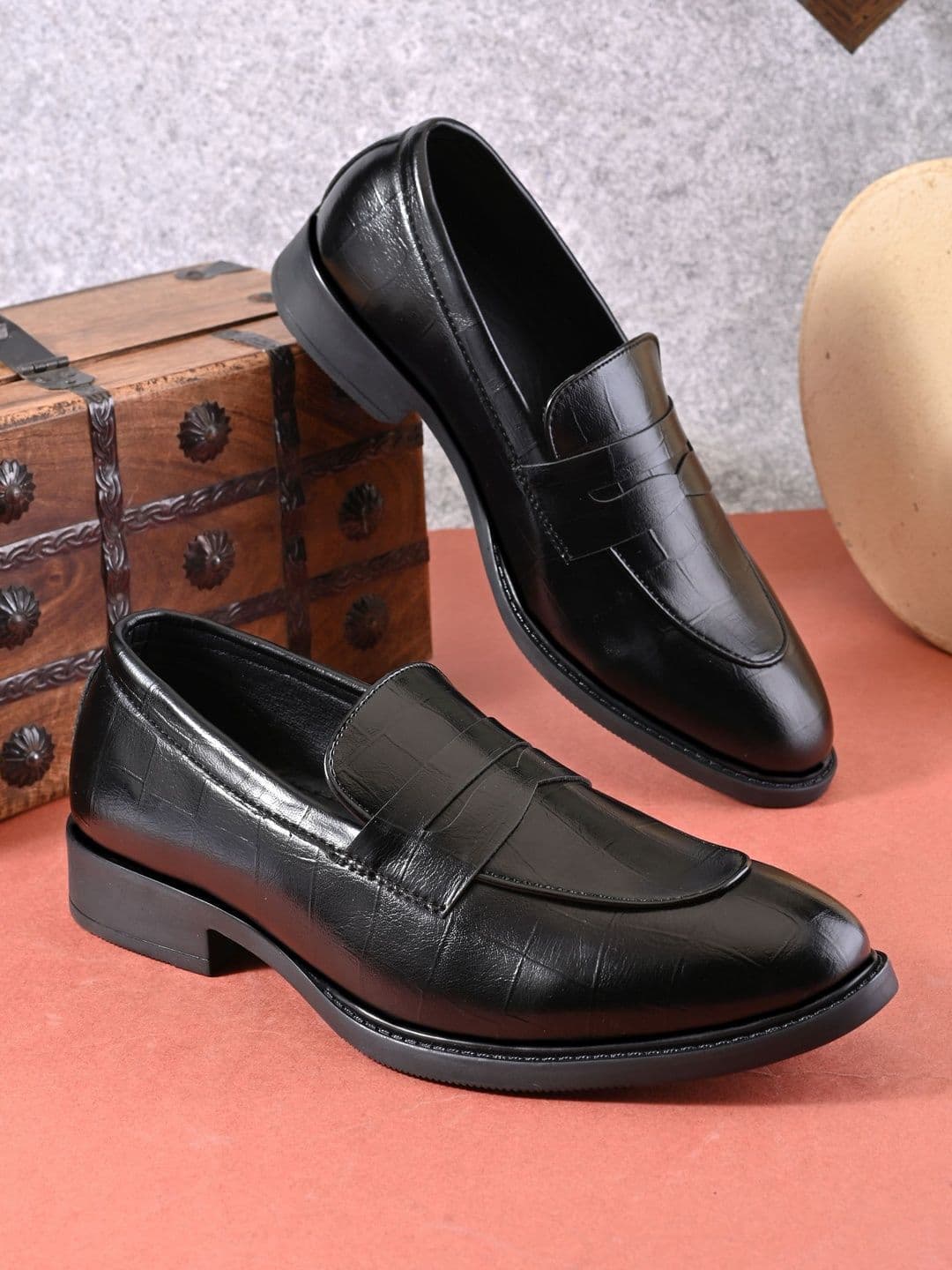 INVICTUS Men Textured Formal Loafers - view 1