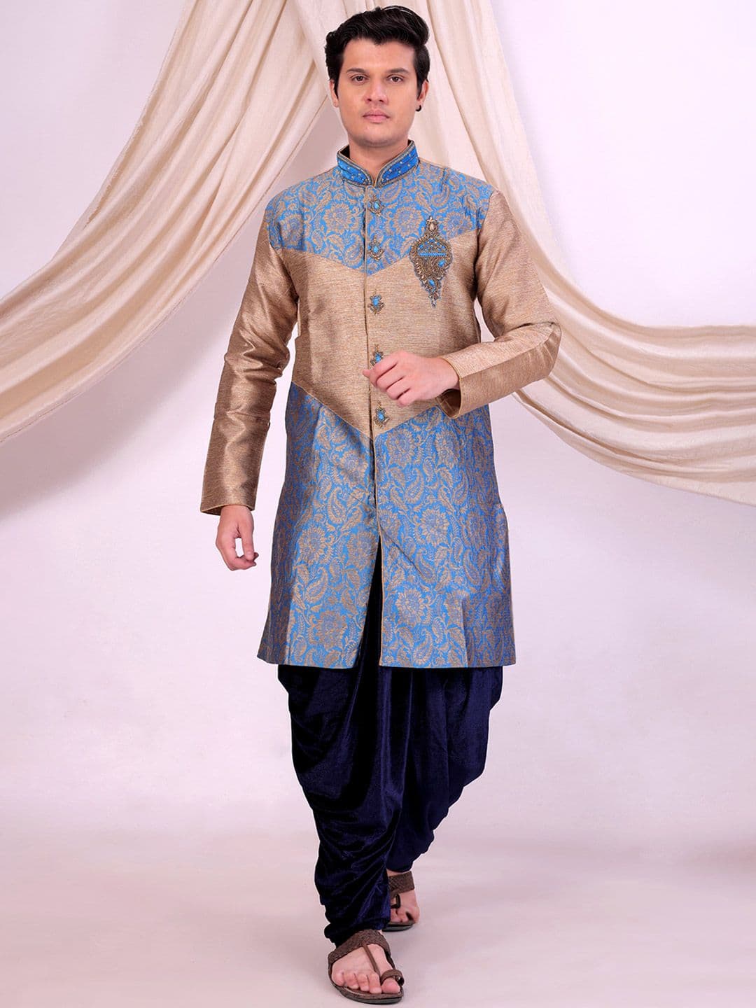 Desibutik Men Embroidered Mandarin Collar Sherwani - view 1