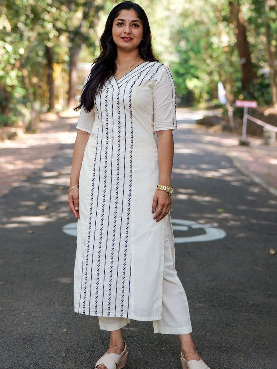 Twika Women Ethnic Motifs Embroidered Regular Thread Work Kurta with Trousers - view 1