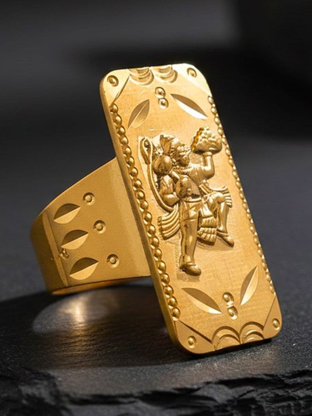 Saizen Men Gold-Plated Temple Finger Ring