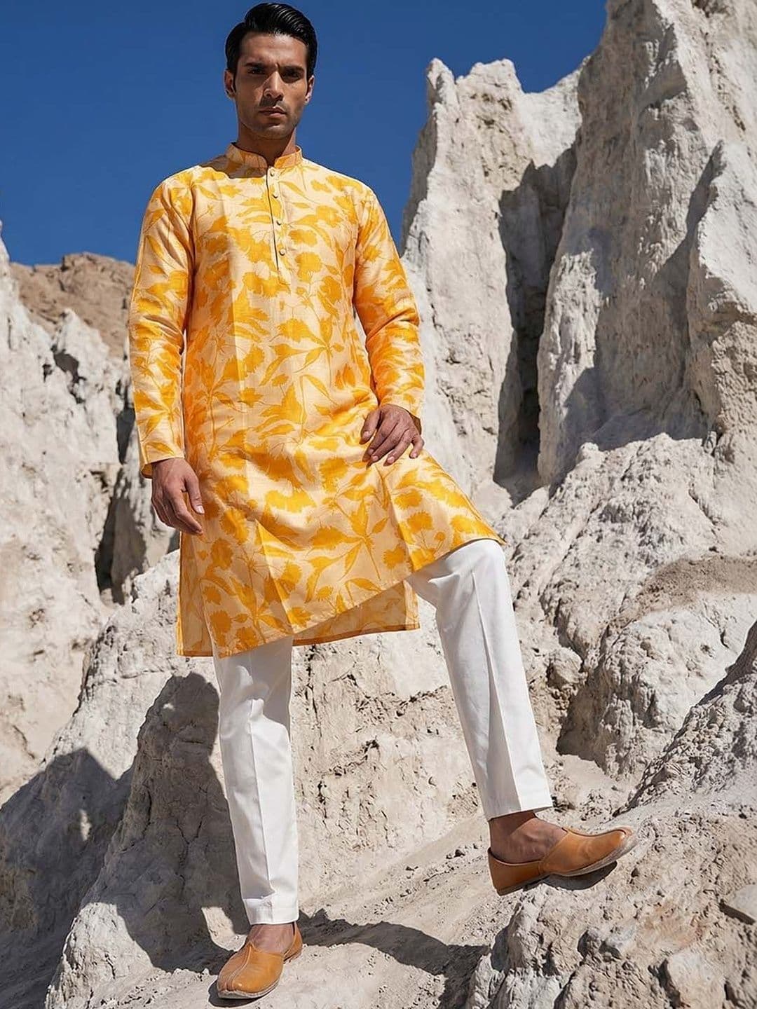 House of Pataudi Floral Printed Mandarin Collar Knee Length Straight Kurta - view 1