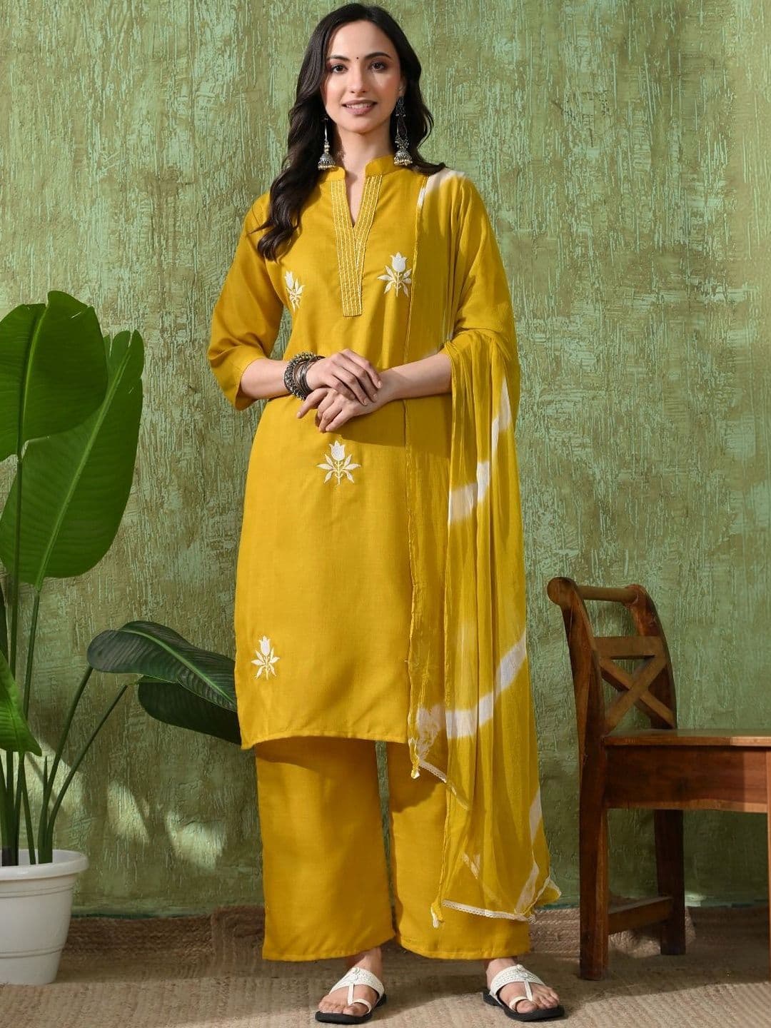 ROSHNI Women Floral Printed V-Neck Pure Cotton Straight Kurta with Palazzos & With Dupatta - view 1