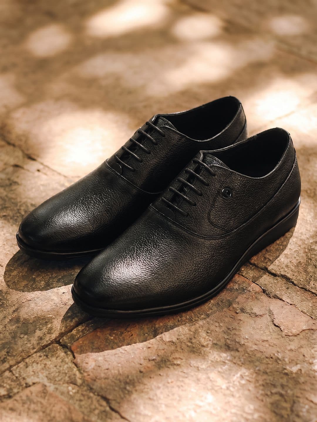 Van Heusen Men Leather Oxford Round Toe Formal Shoes - view 1