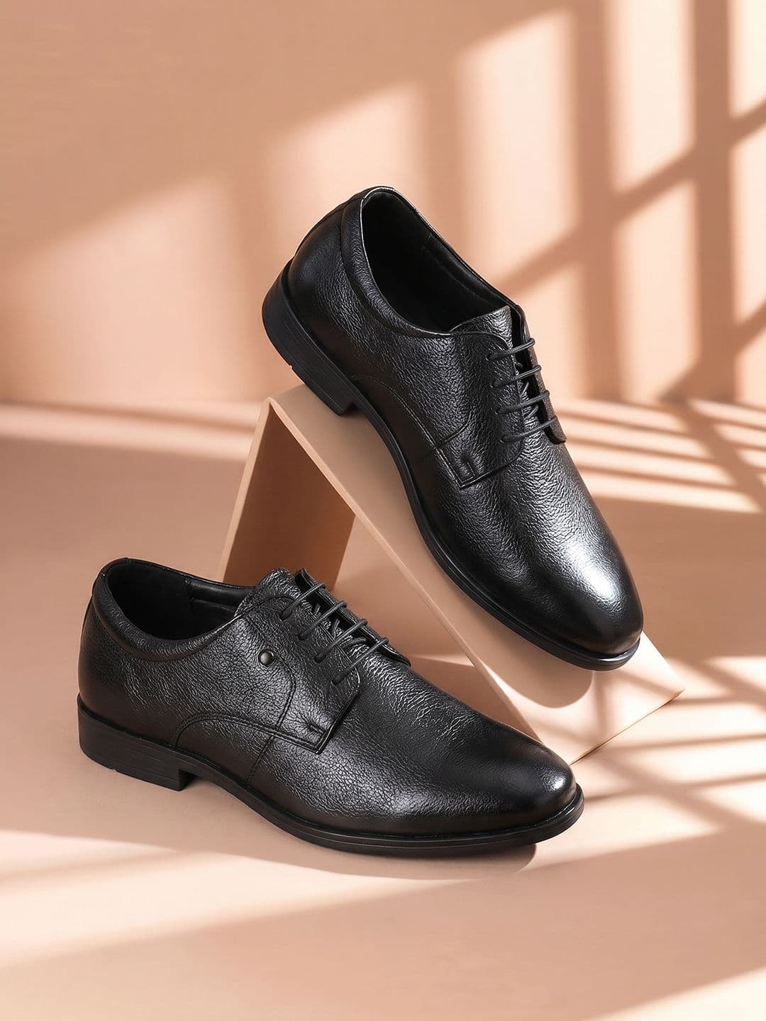 Van Heusen Men Leather Derby Round Toe Formal Shoes - view 1