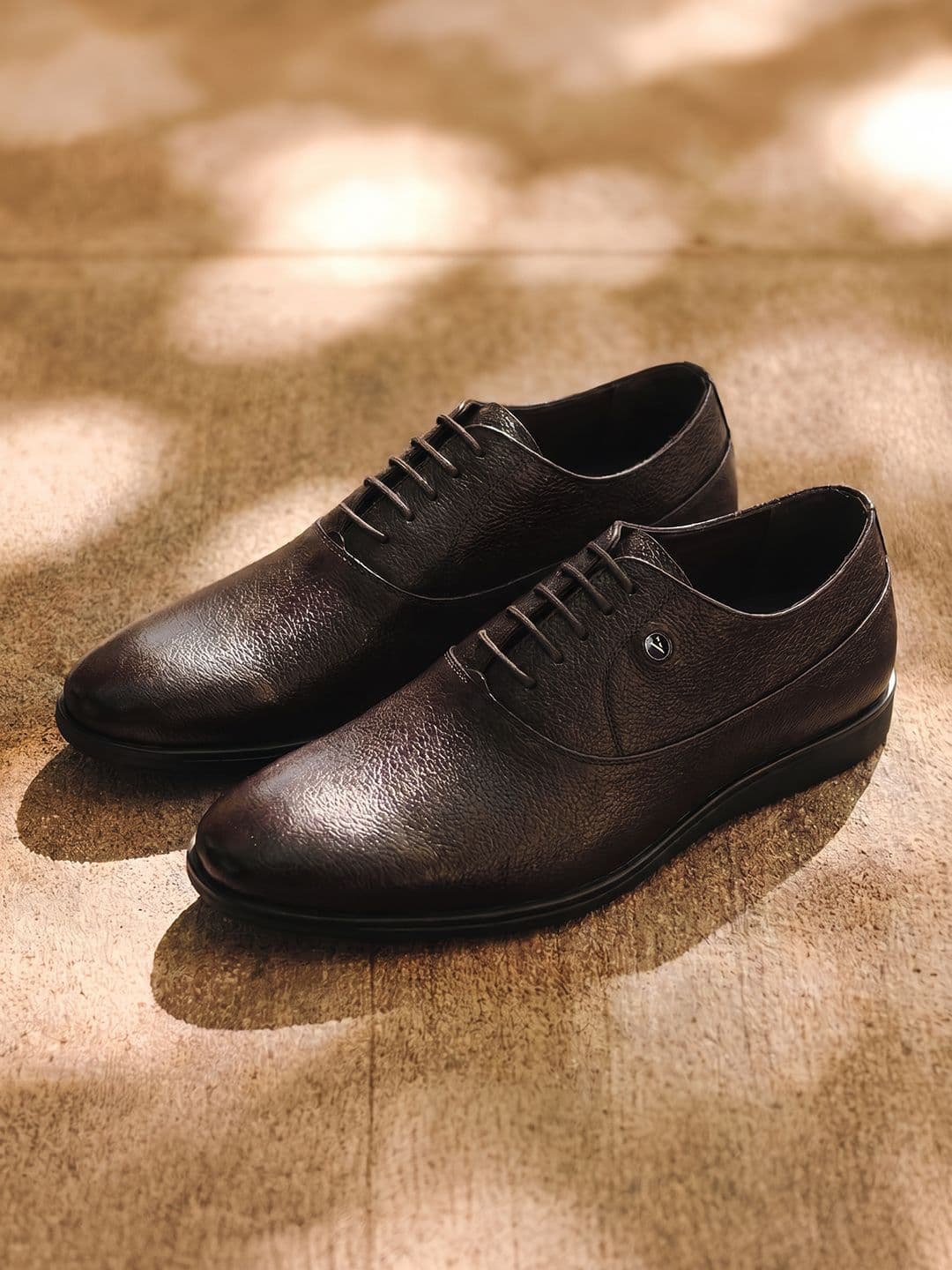 Van Heusen Men Leather Oxford Round Toe Formal Shoes - view 1