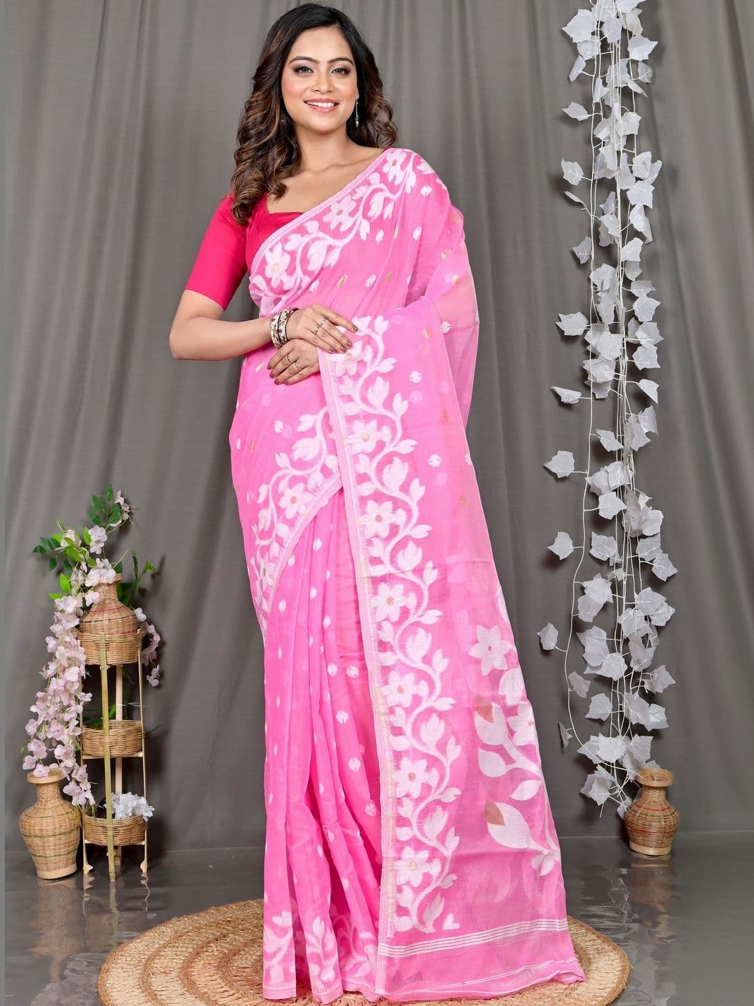 DipDiya Ethnic Motifs Sequinned Handloom Jamdani Saree - view 1