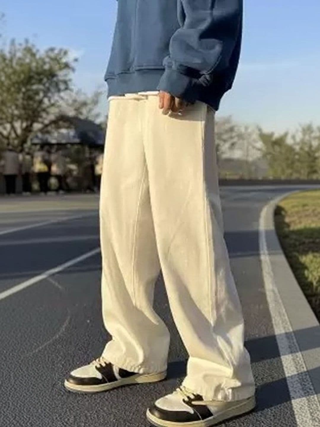 WOOMNY Men Regular Fit Mid-Rise Jeans - view 1