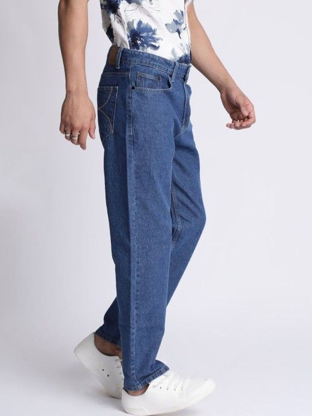 Bene Kleed Men Relaxed Fit Mid-Rise Light Fade Jeans - view 1