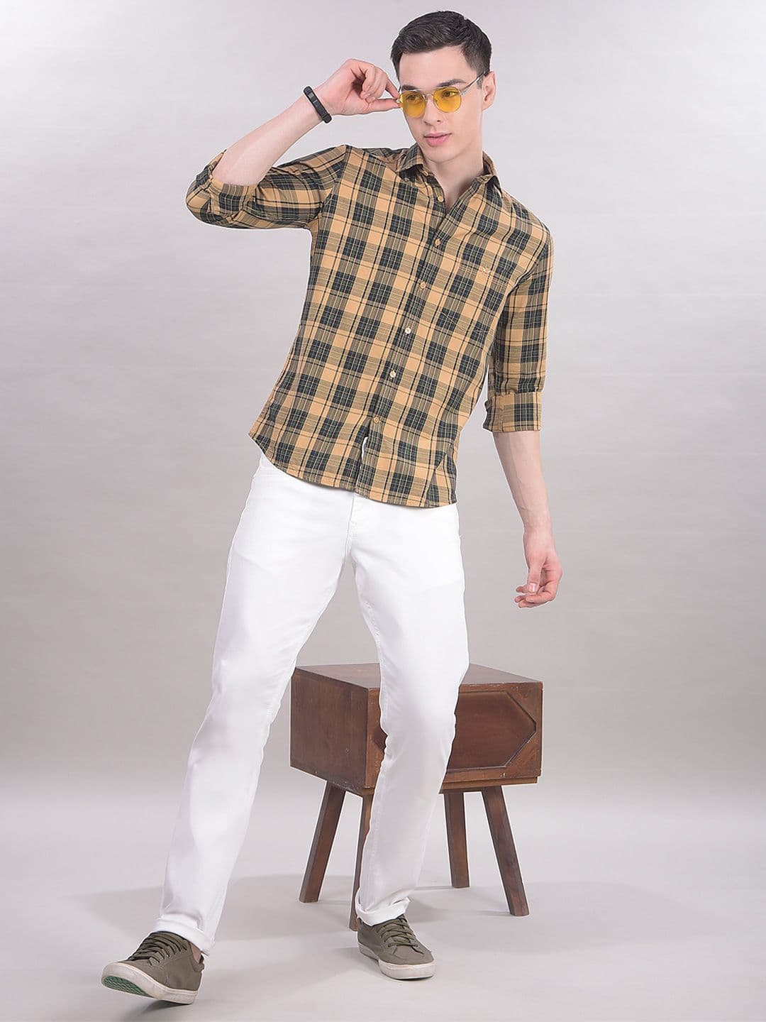 Crimsoune Club Men Slim Fit Mid-Rise Light Fade Stretchable Jeans - view 1