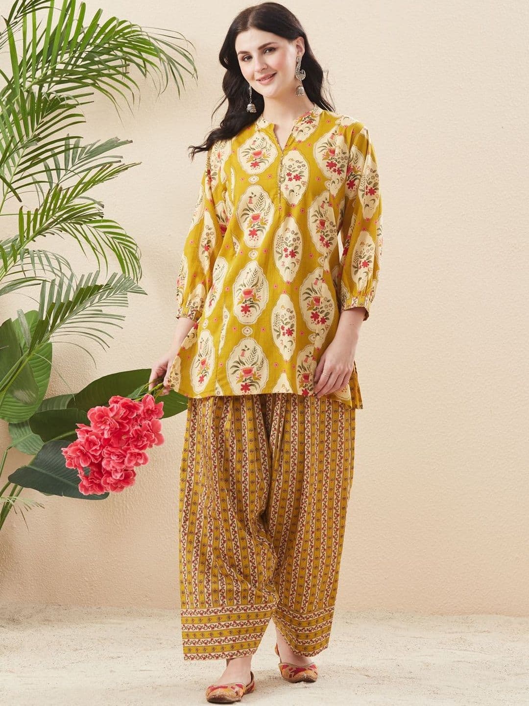 MOKOSH Women Cotton Floral Printed Short Kurta And Farsi Pant Set - view 1