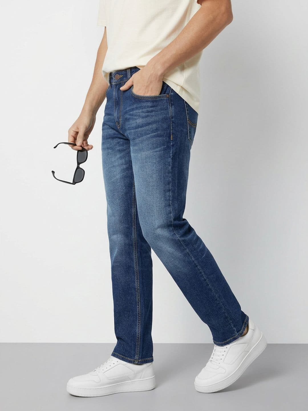 Mast & Harbour Men Straight Fit Mid-Rise Heavy Fade Cotton Jeans