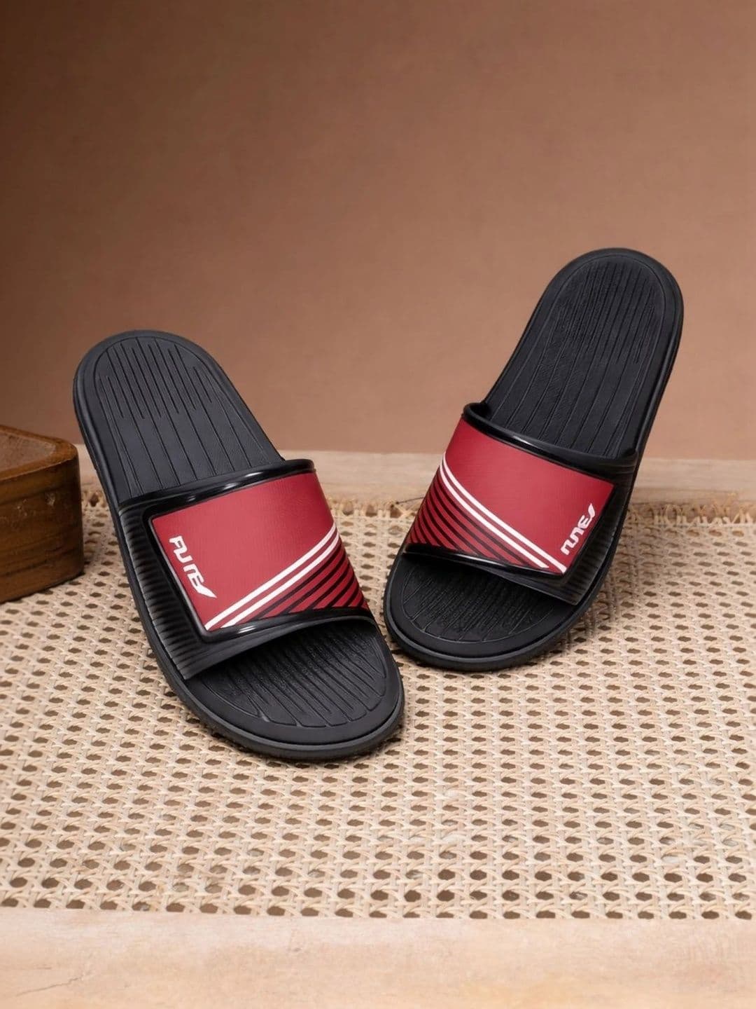 FLITE Men Rubber Flip Flops - view 1