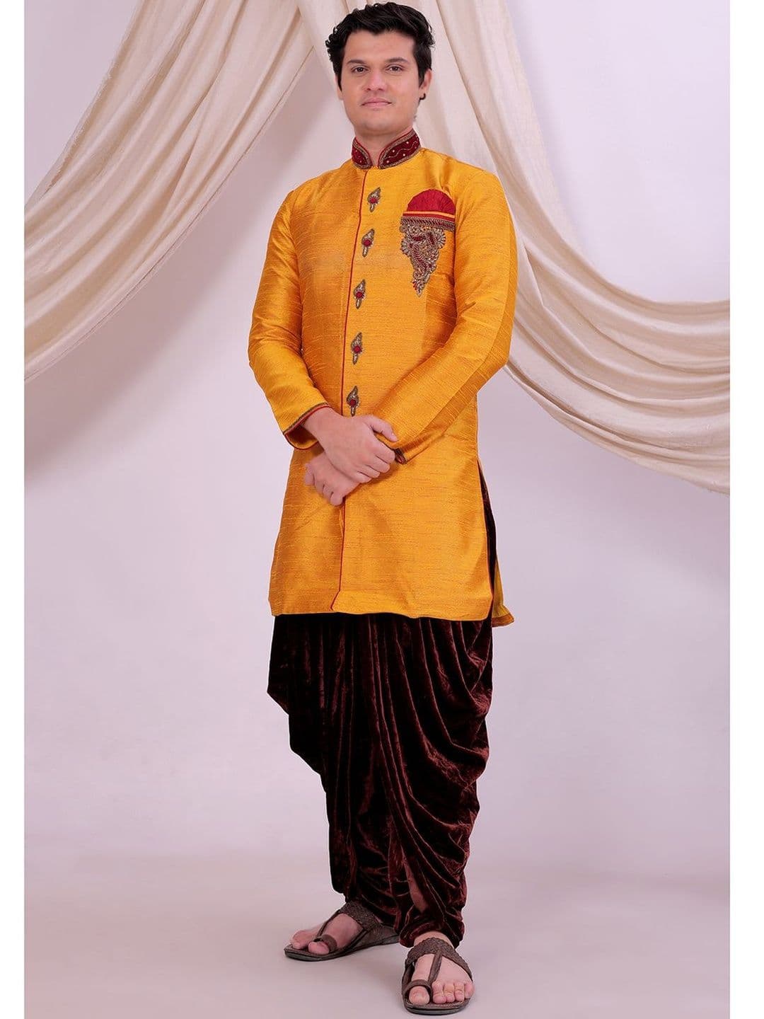 Desibutik Men Embroidered Mandarin Collar Sherwani