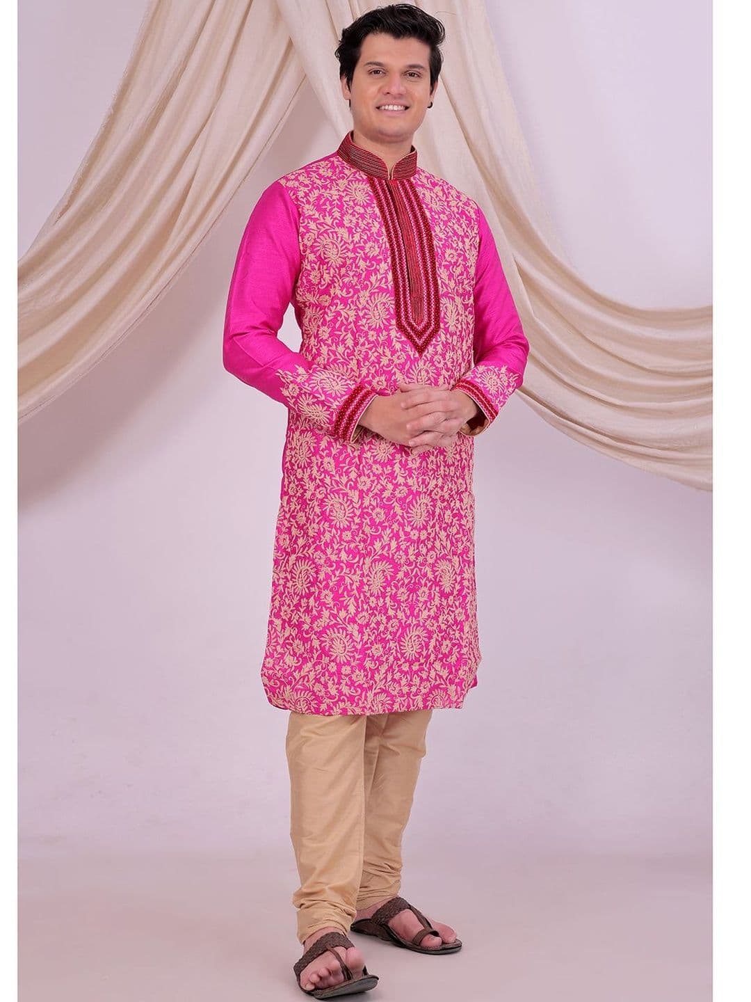 Desibutik Men Embroidered Mandarin Collar Sherwani