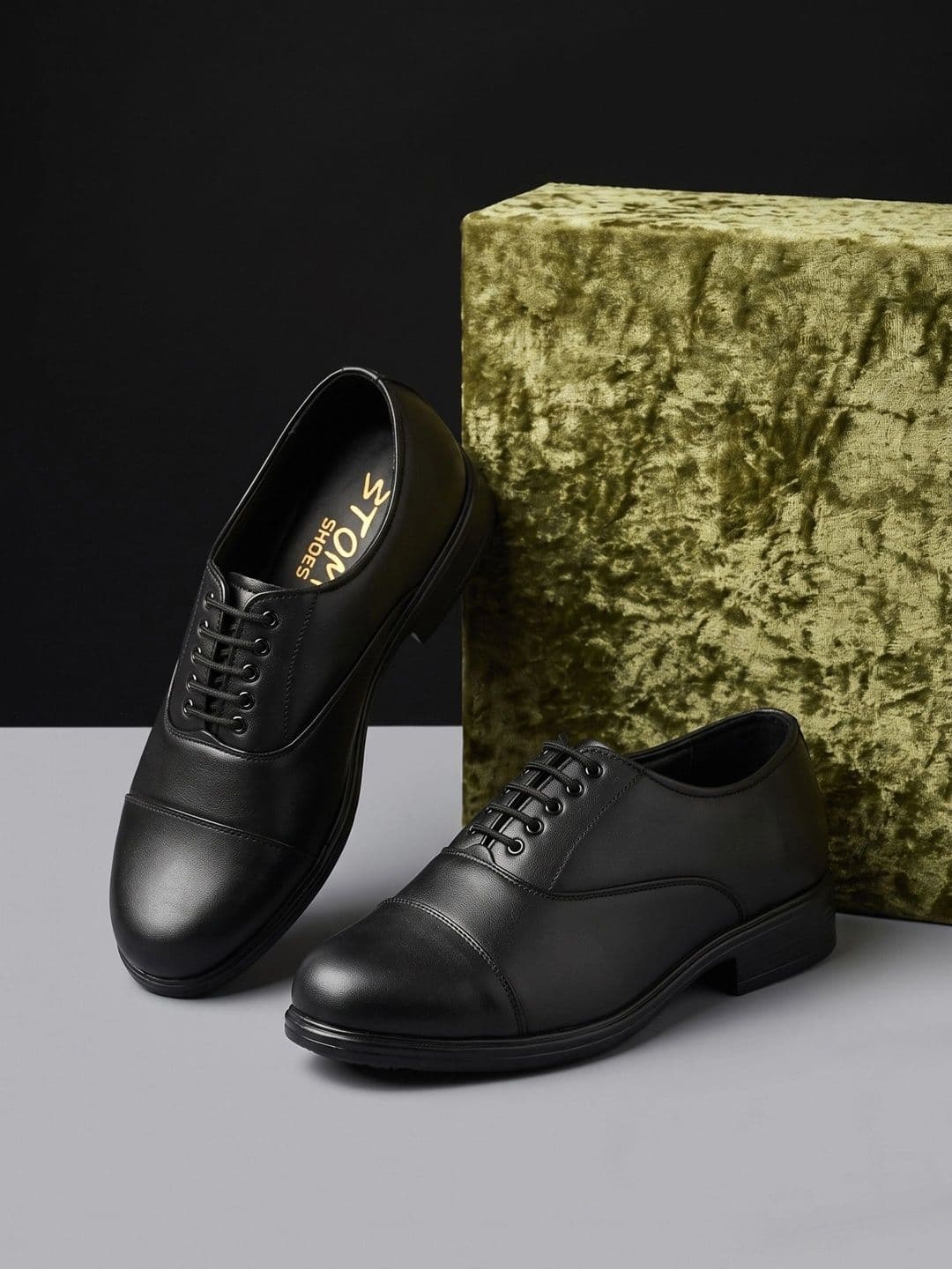 BTOM Men Round-Toe Formal Oxfords - view 1