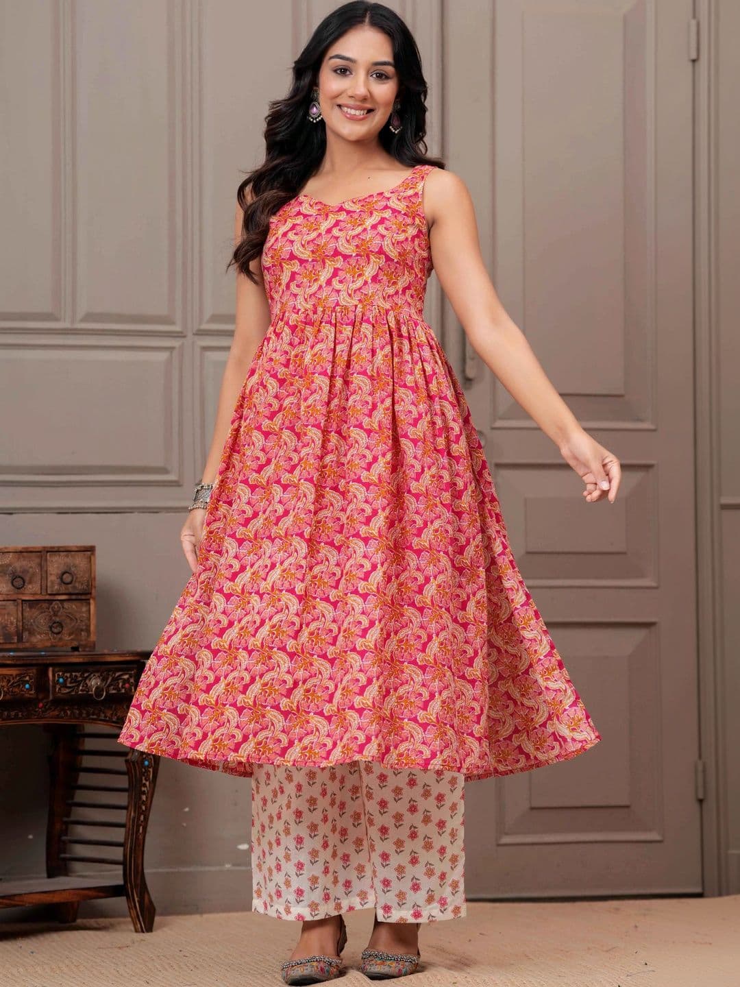 GAYRAA Women Paisley Printed Empire Pure Cotton Kurta with Palazzos - view 1