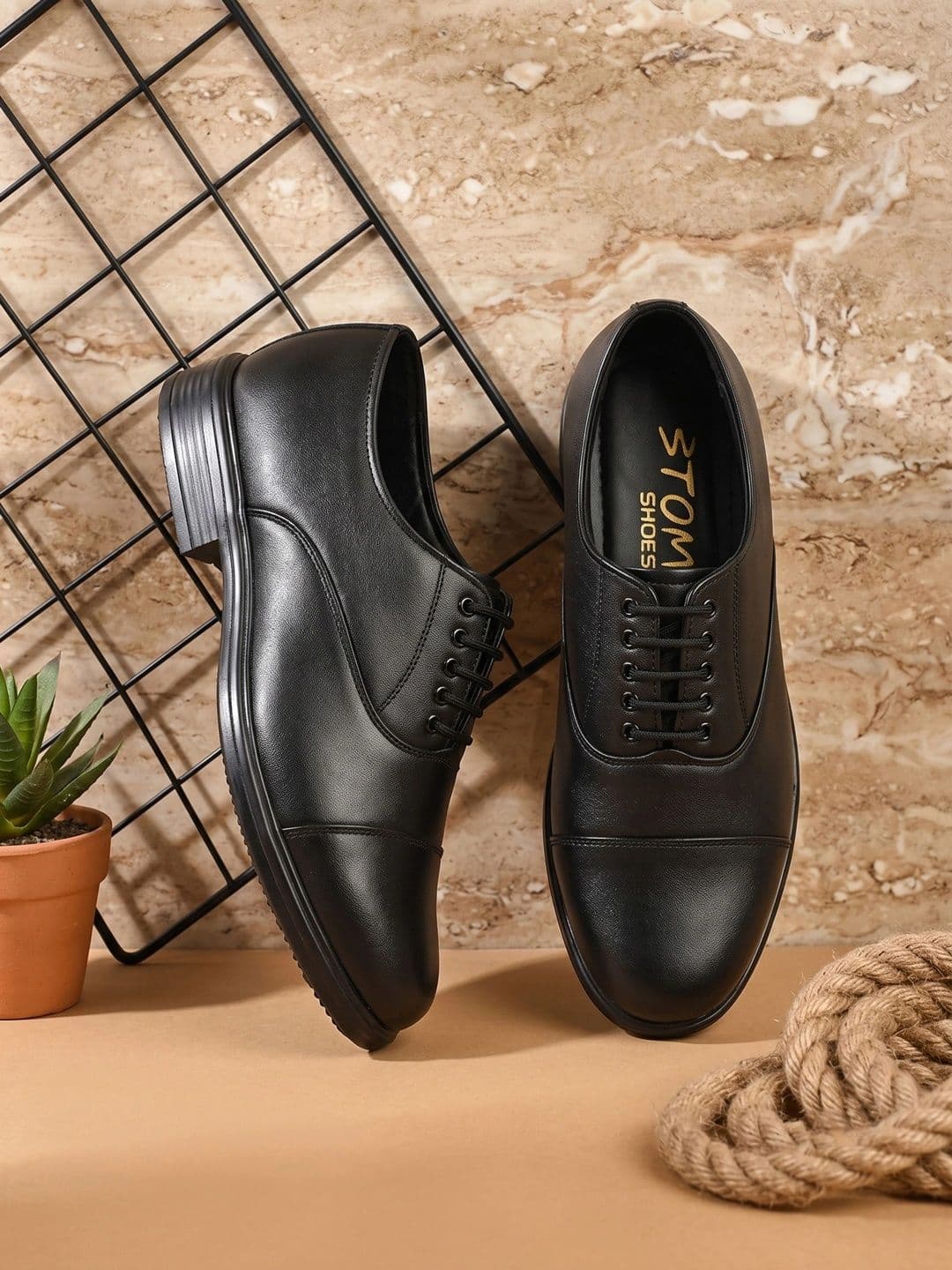 BTOM Men Round-Toe Formal Oxfords - view 1
