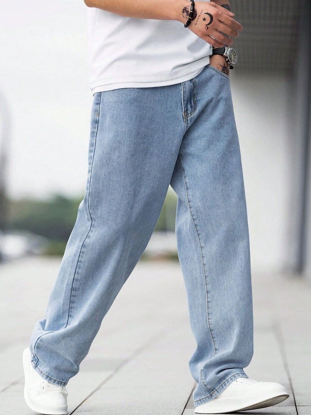 Classic Torch Men Loose Relaxed Fit Mid-Rise Light Fade Jeans - view 1