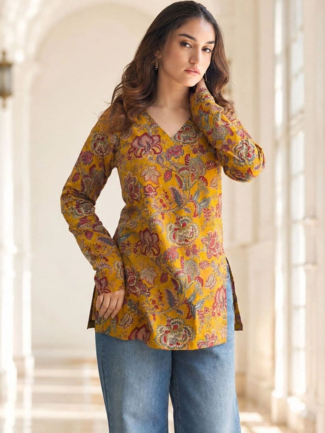Aaghnya Floral Printed V-Neck Kurti - view 1