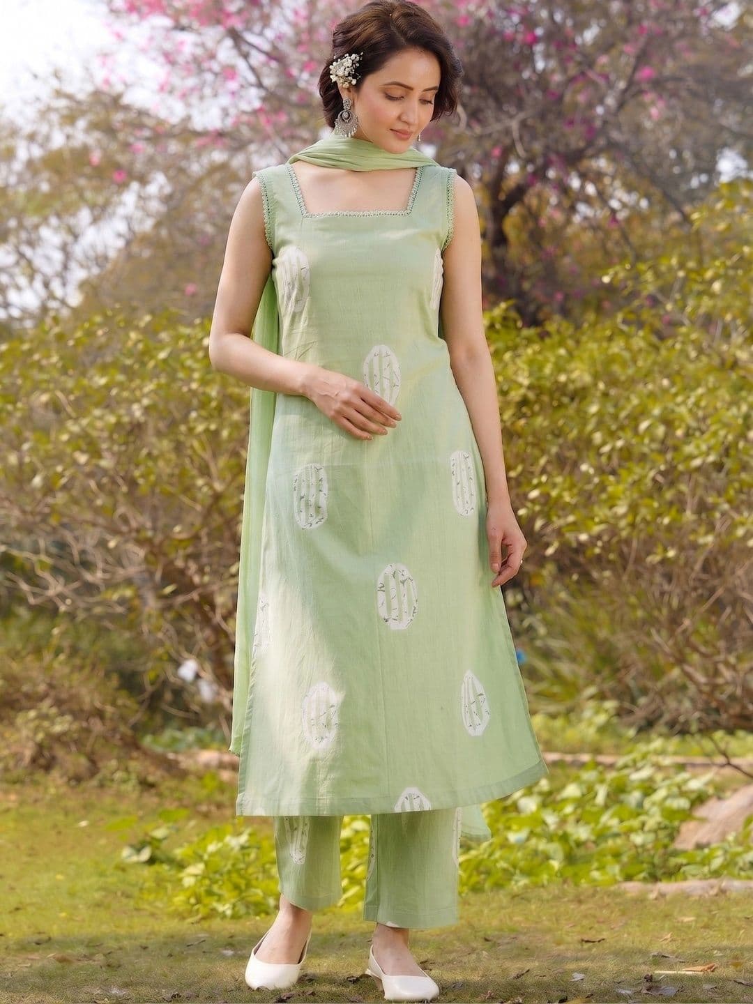 manokamna Women Ethnic Motifs Printed Regular Pure Cotton Kurta with Trousers & With Dupatta - view 1