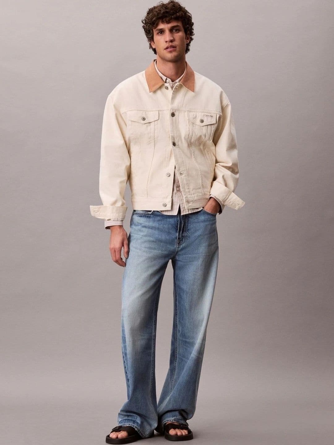 Calvin Klein Jeans Men Relaxed Fit Mid-Rise Low Distress Light Fade Jeans - view 1