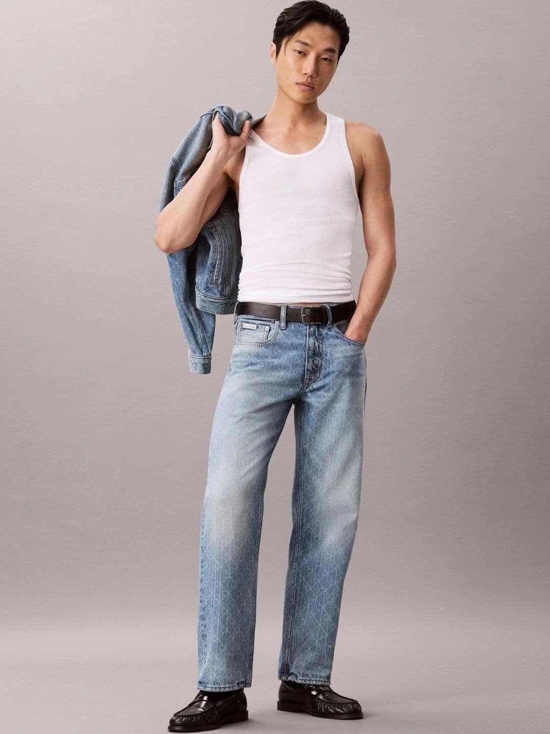 Calvin Klein Jeans Men Relaxed Fit Mid-Rise Light Fade Printed Jeans - view 1