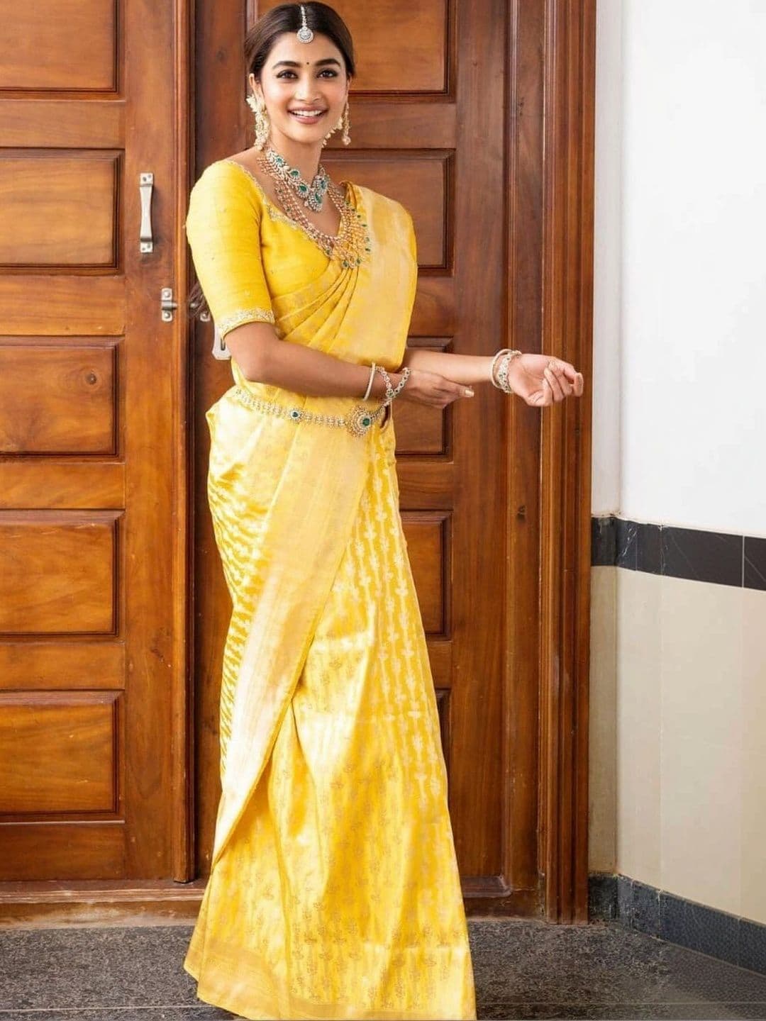 JIVUBA Woven Design Zari Art Silk Designer Banarasi Saree - view 1