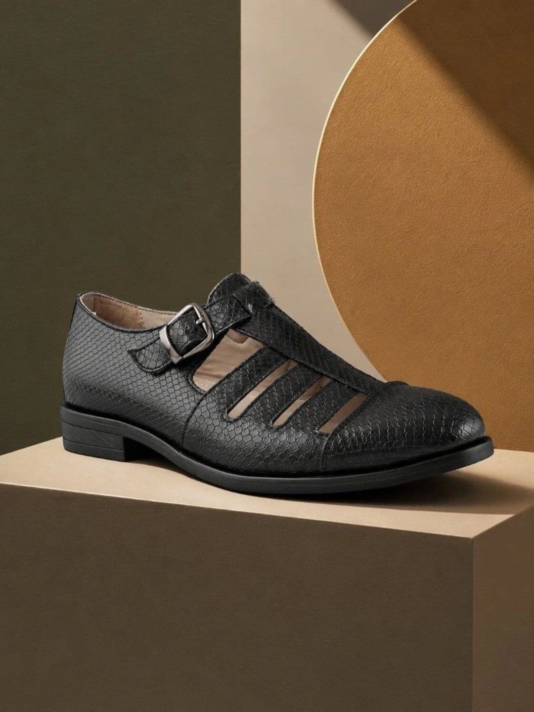 House of Pataudi Men Fisherman Sandals - view 1