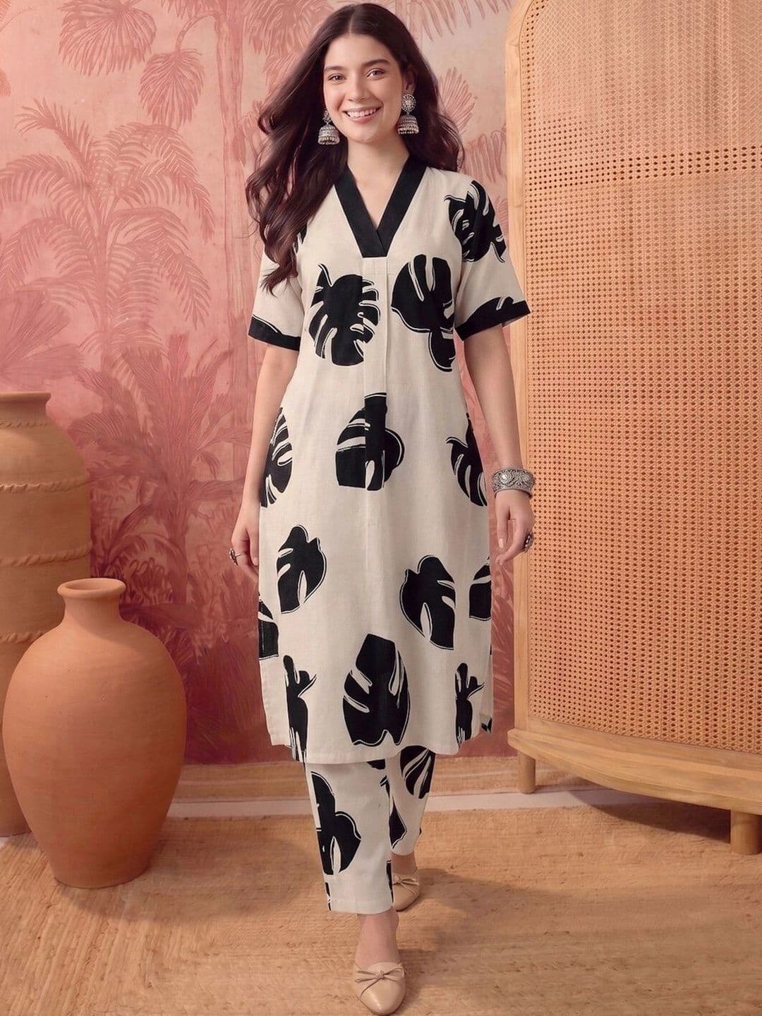 Sangria Women Floral Printed Regular Kurta with Trousers - view 1