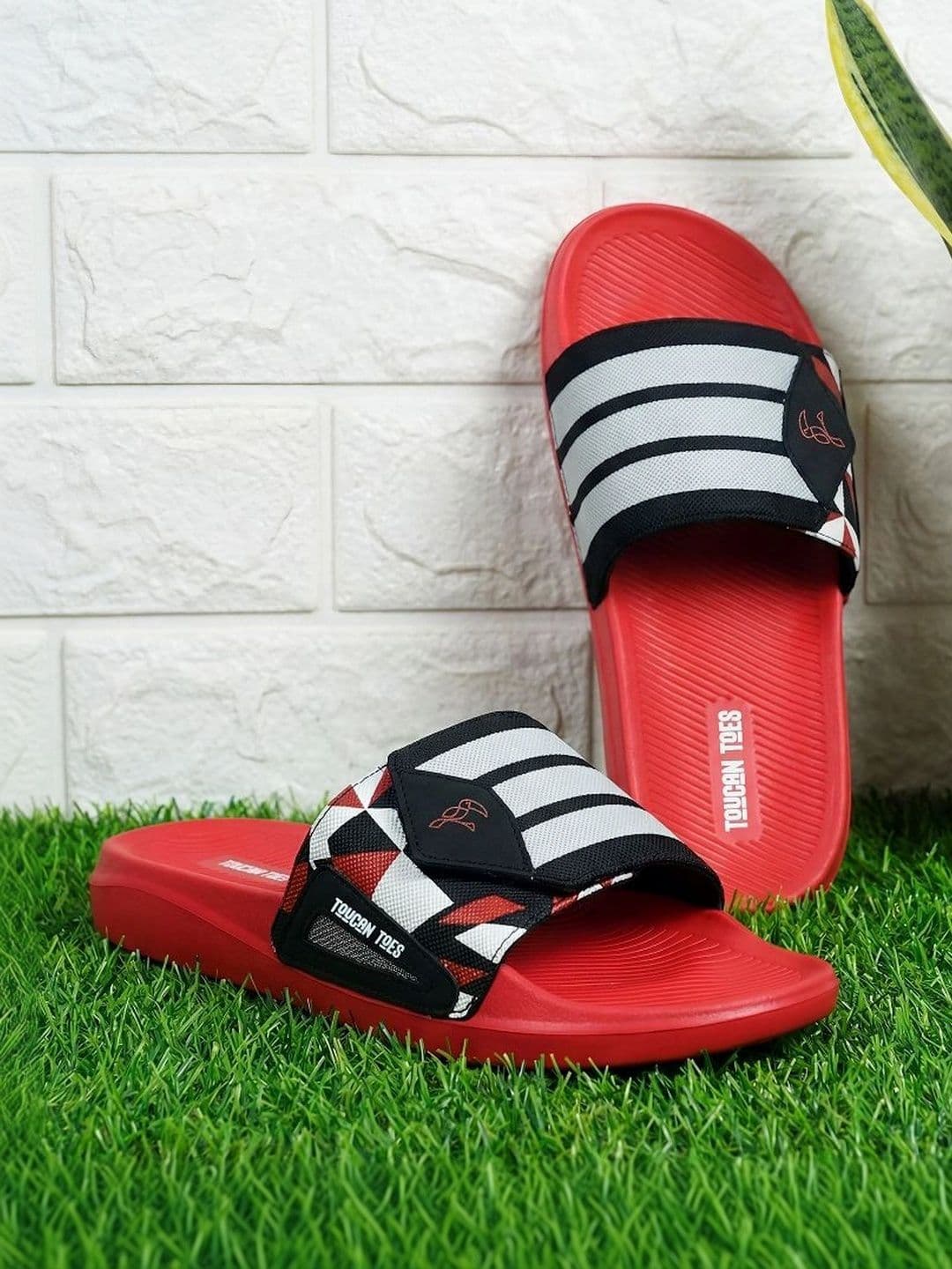 Toucantoes Men Colourblocked Sliders - view 1