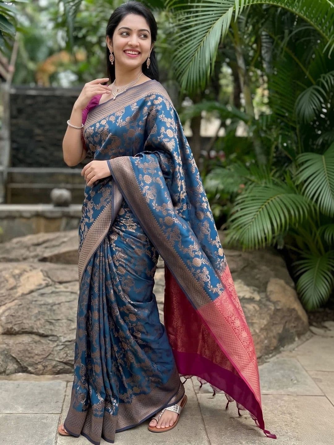 SPEEDY INDIAN Woven Design Zari Silk Blend Banarasi Saree - view 1