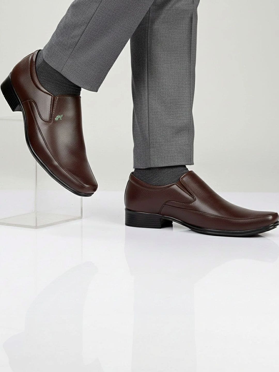 Vitoria Men Pointed Toe Slip-On Formal Shoes With Cap - view 1