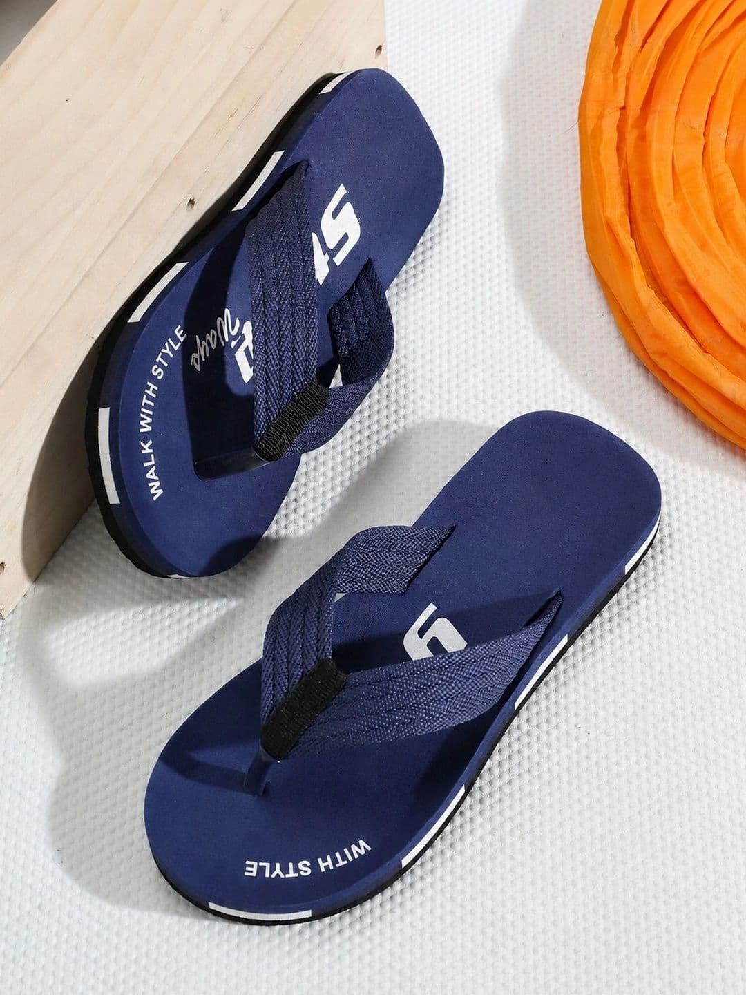 ENRIZZ Men Printed Thong Flip-Flops - view 1