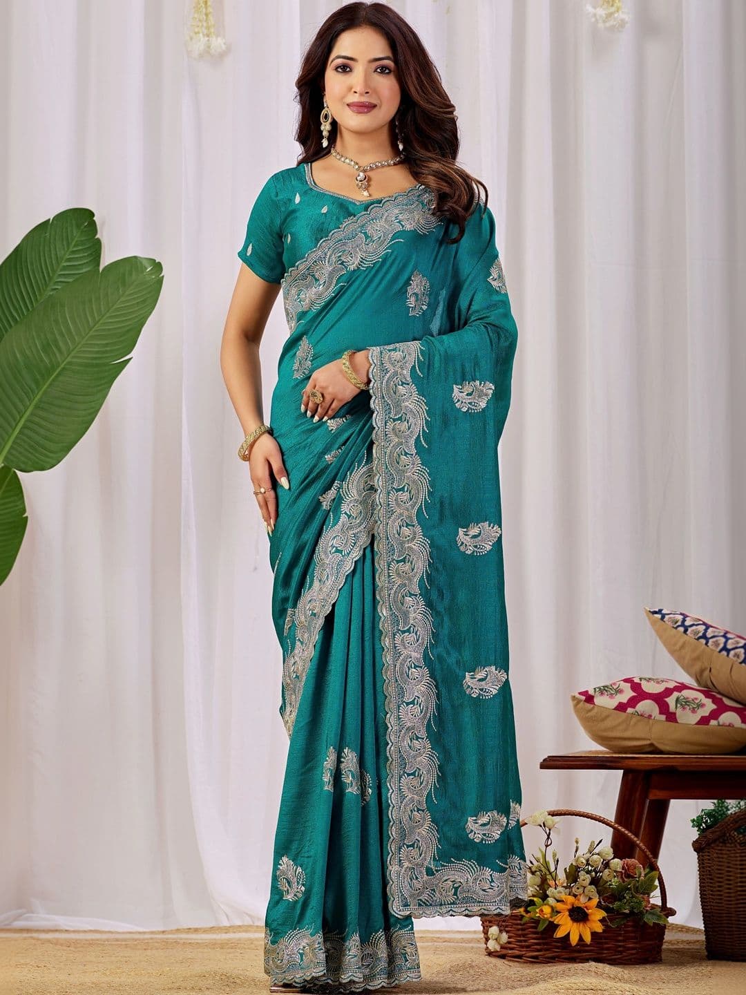 HETURAJ FASHION Ethnic Motifs Embroidered Supernet Saree - view 1