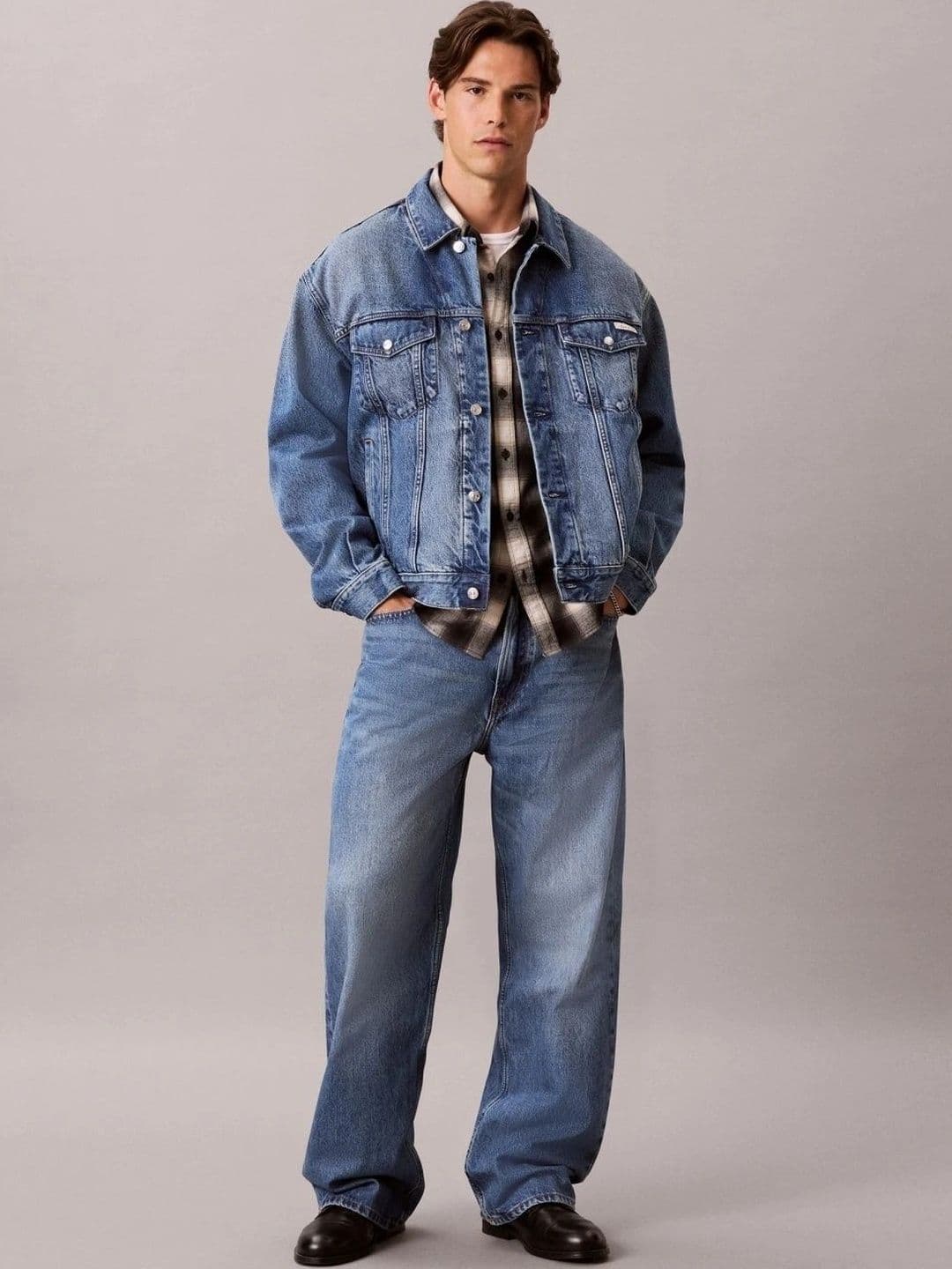 Calvin Klein Jeans Men Relaxed Fit Mid-Rise Light Fade Jeans - view 1