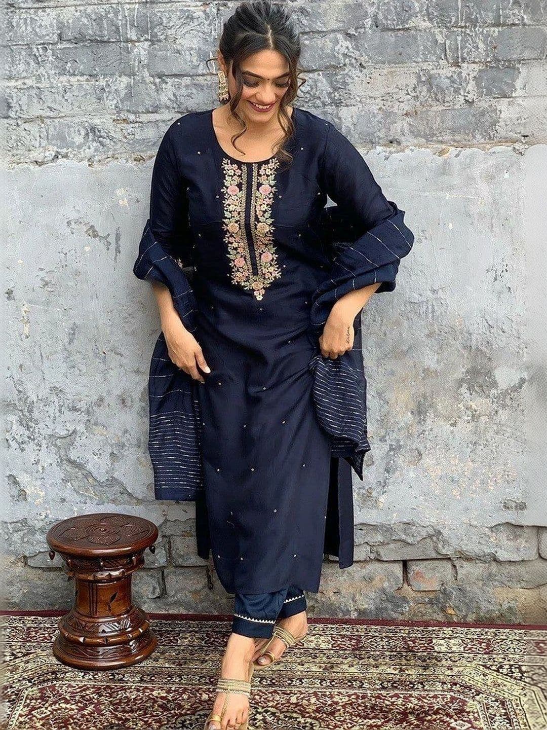MARUTI VASTRAM Women Floral Embroidered Regular Thread Work Kurta with Trousers & With Dupatta - view 1