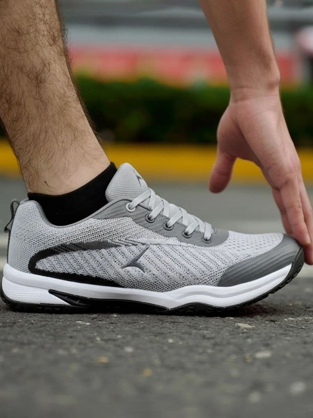 TRACER Mesh Badminton Non-Marking Shoes - view 1