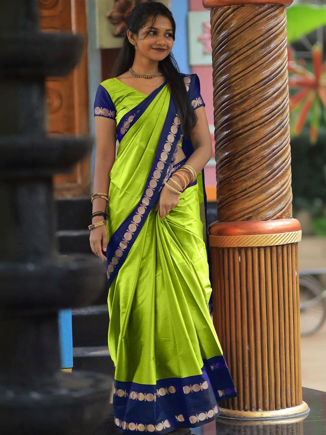 UMANTA Woven Design Zari Designer Gadwal Saree - view 1
