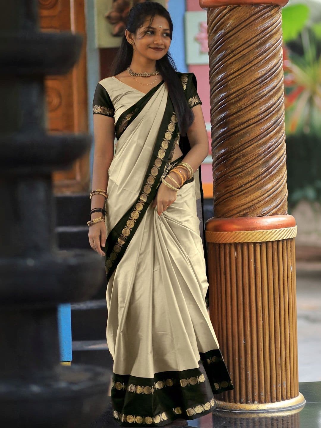 UMANTA Woven Design Zari Designer Gadwal Saree - view 1