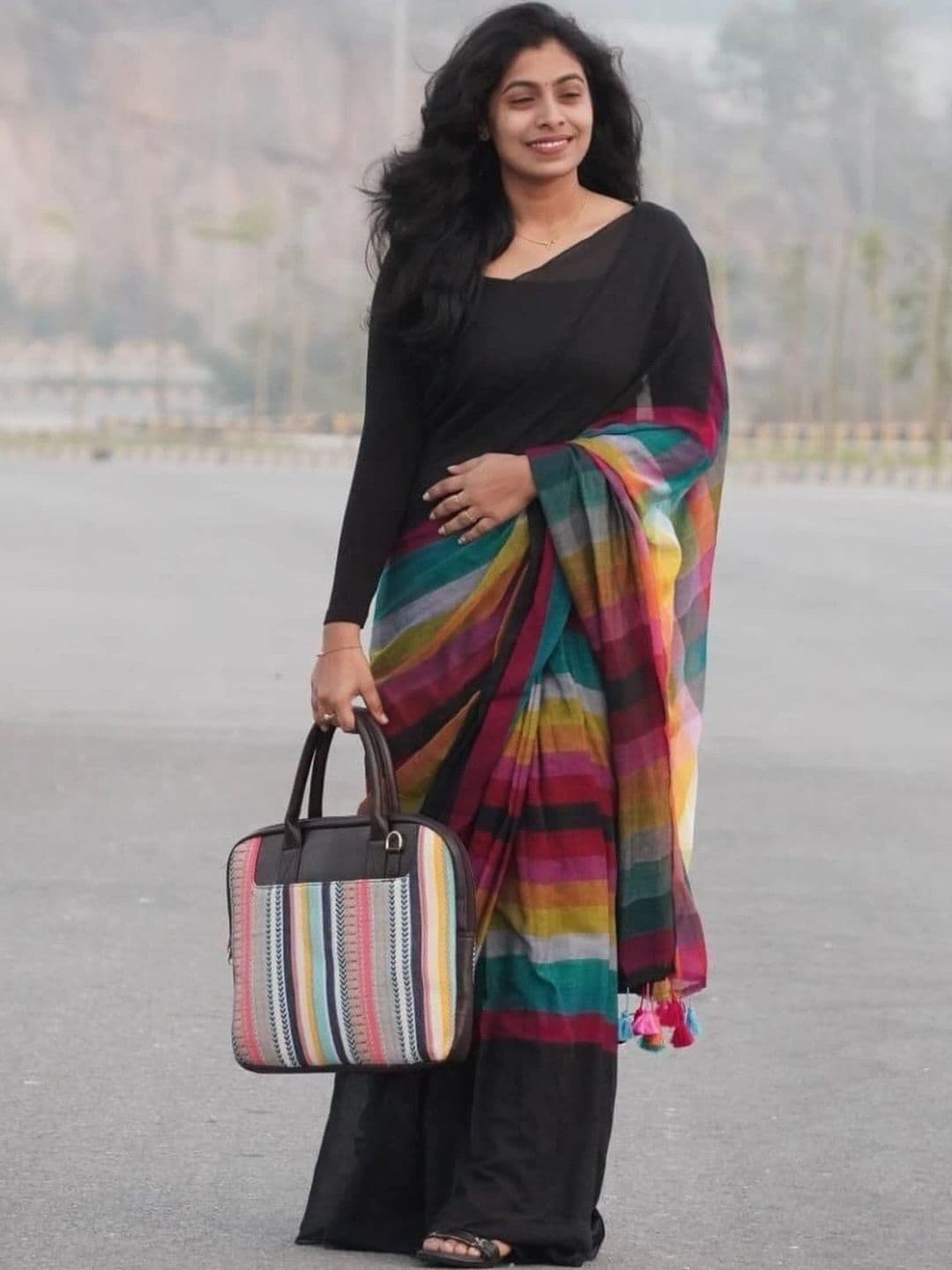 srinjan fashion Linen Blend Saree - view 1