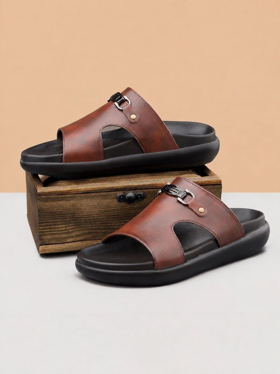 Bxxy Men Brown Lightweight Casual Flat Sandal - view 1