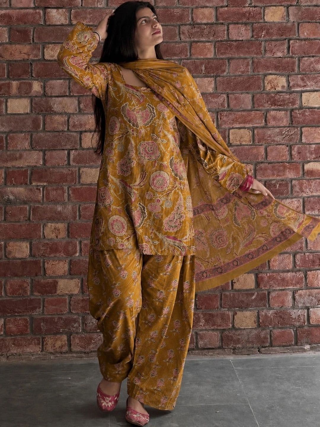 GoSriKi Women Floral Printed Regular Kurta with Patiala & With Dupatta - view 1
