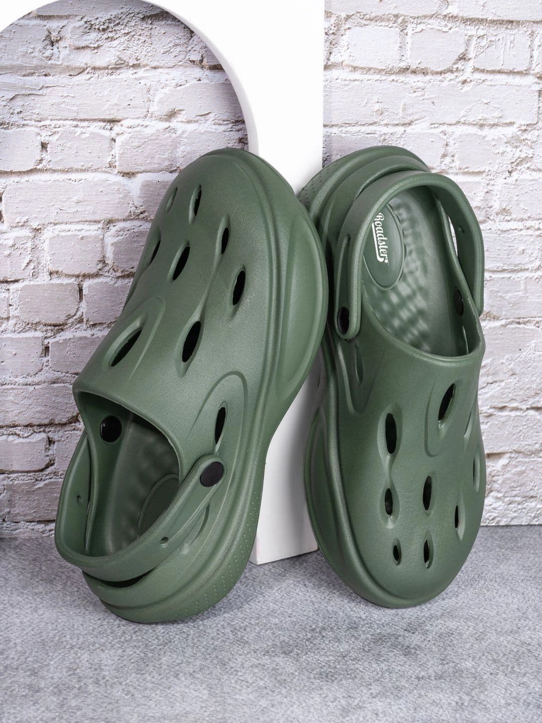 Roadster Men Clogs - view 1