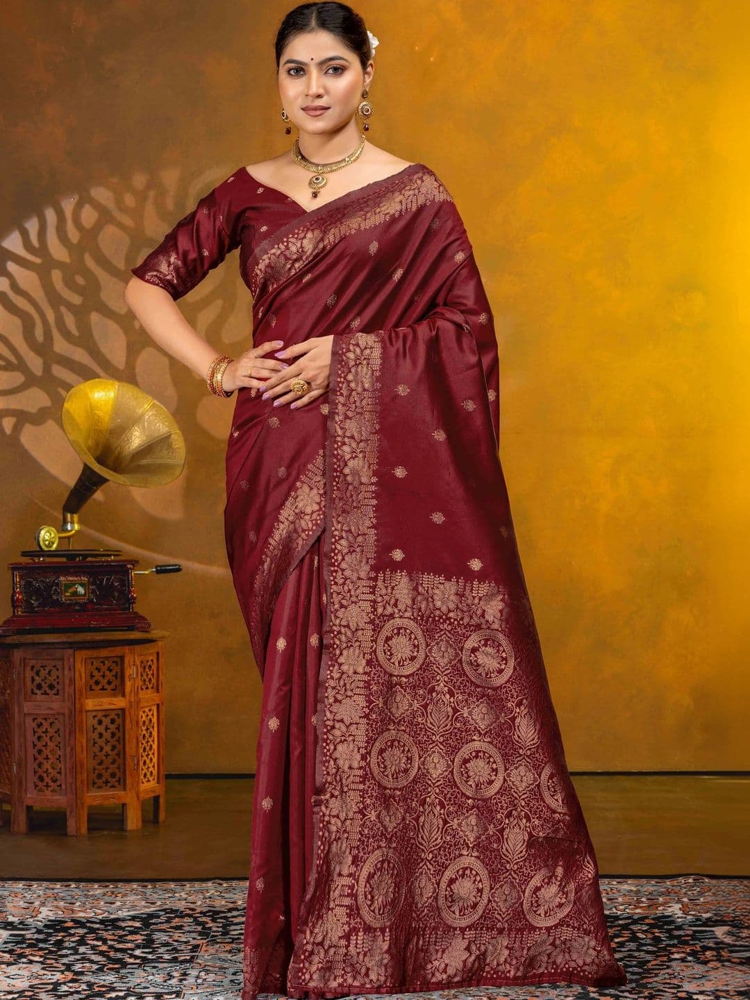 UMANTA Woven Design Zari Silk Blend Banarasi Saree - view 1