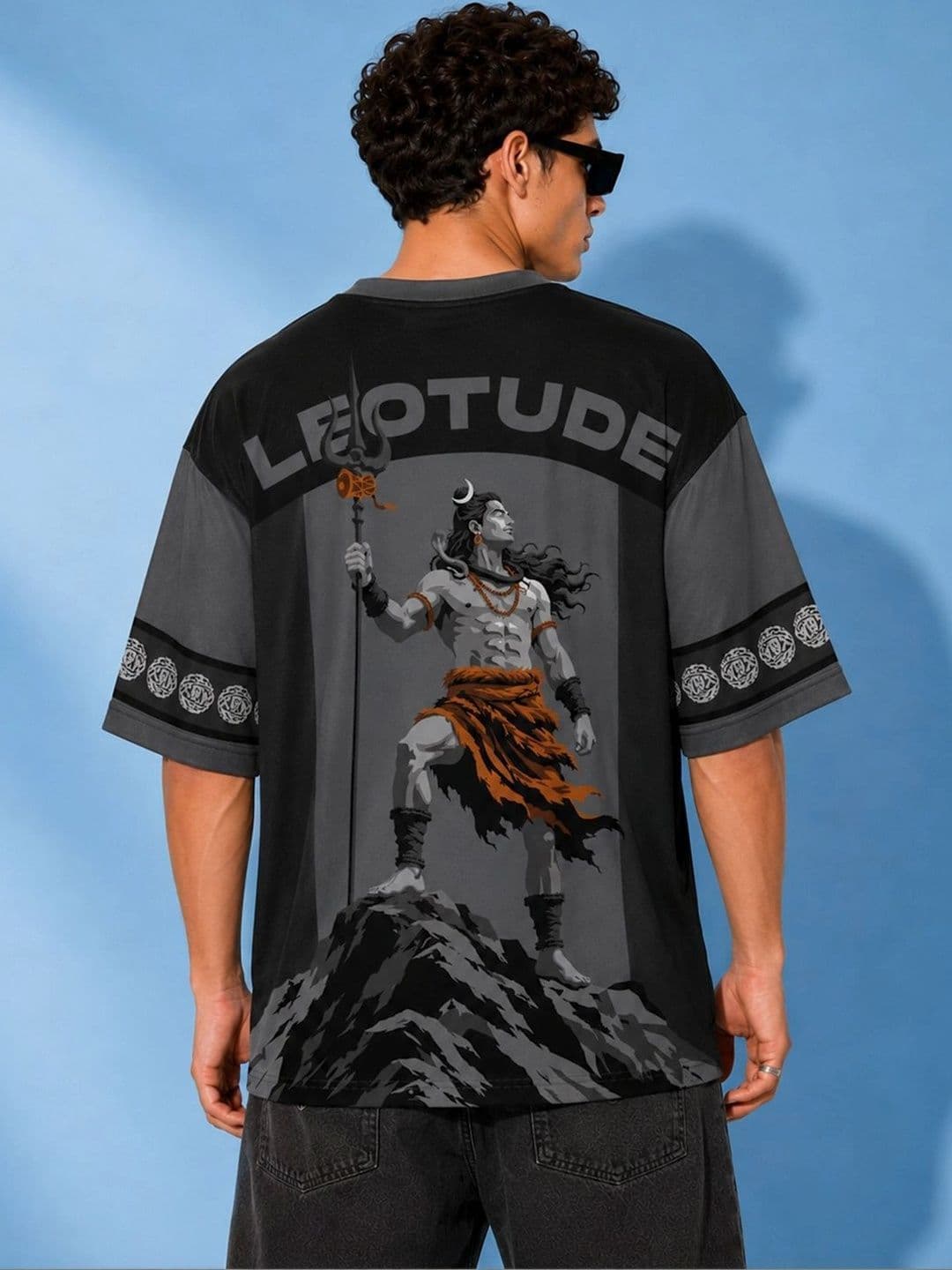 Leotude Men Colourblocked Drop-Shoulder Sleeves T-shirt - view 1