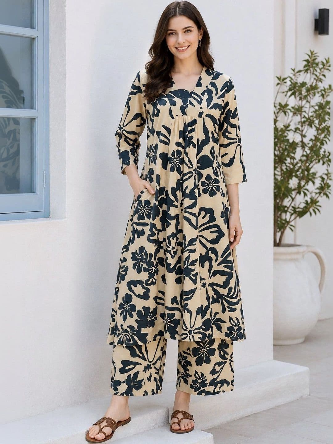 EVANORA Women Floral Printed Regular Kurta with Palazzos - view 1